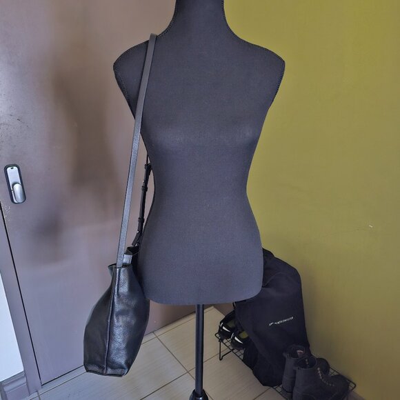 Samuel Ashley Poppy Leather Crossbody Bag - 2024 - Pebbled Black - Picture 4 of 16